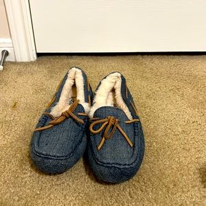 UGGs slippers size 7